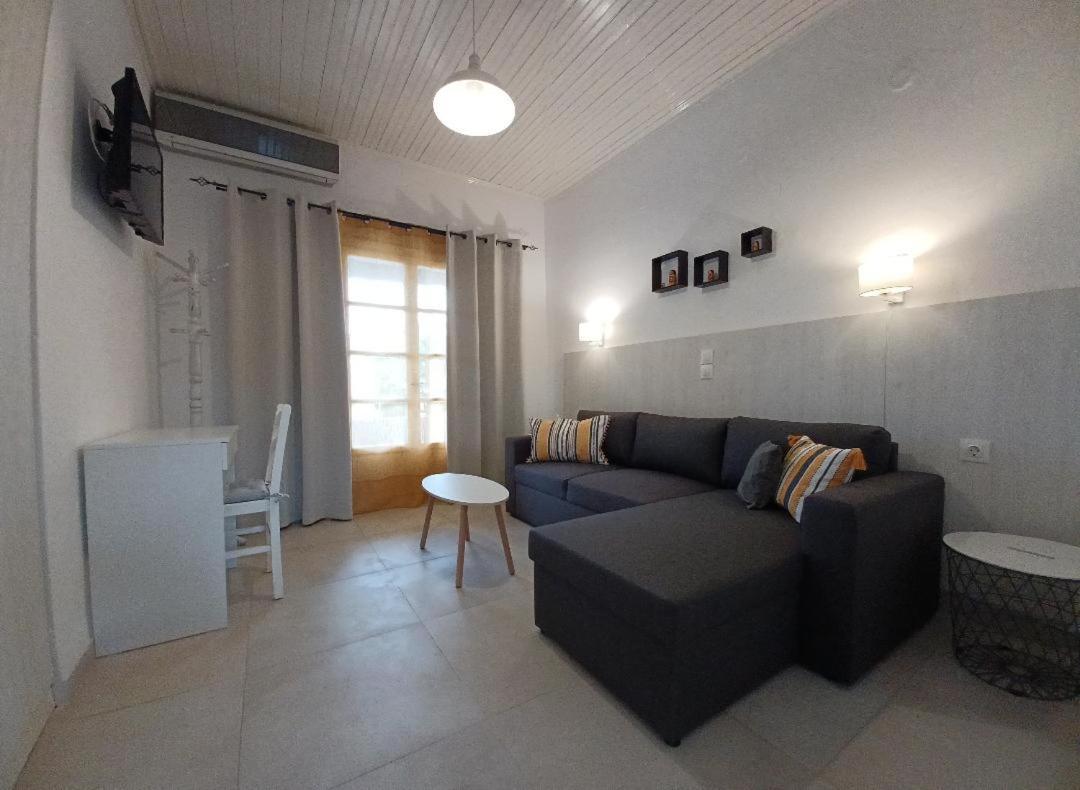Babis Apartments & Studios Iremia Αχαράβη Εξωτερικό φωτογραφία
